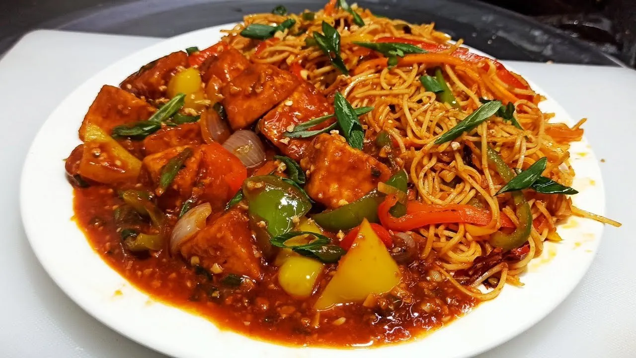 Hakka Noodles + Paneer Chilly / Manchurian