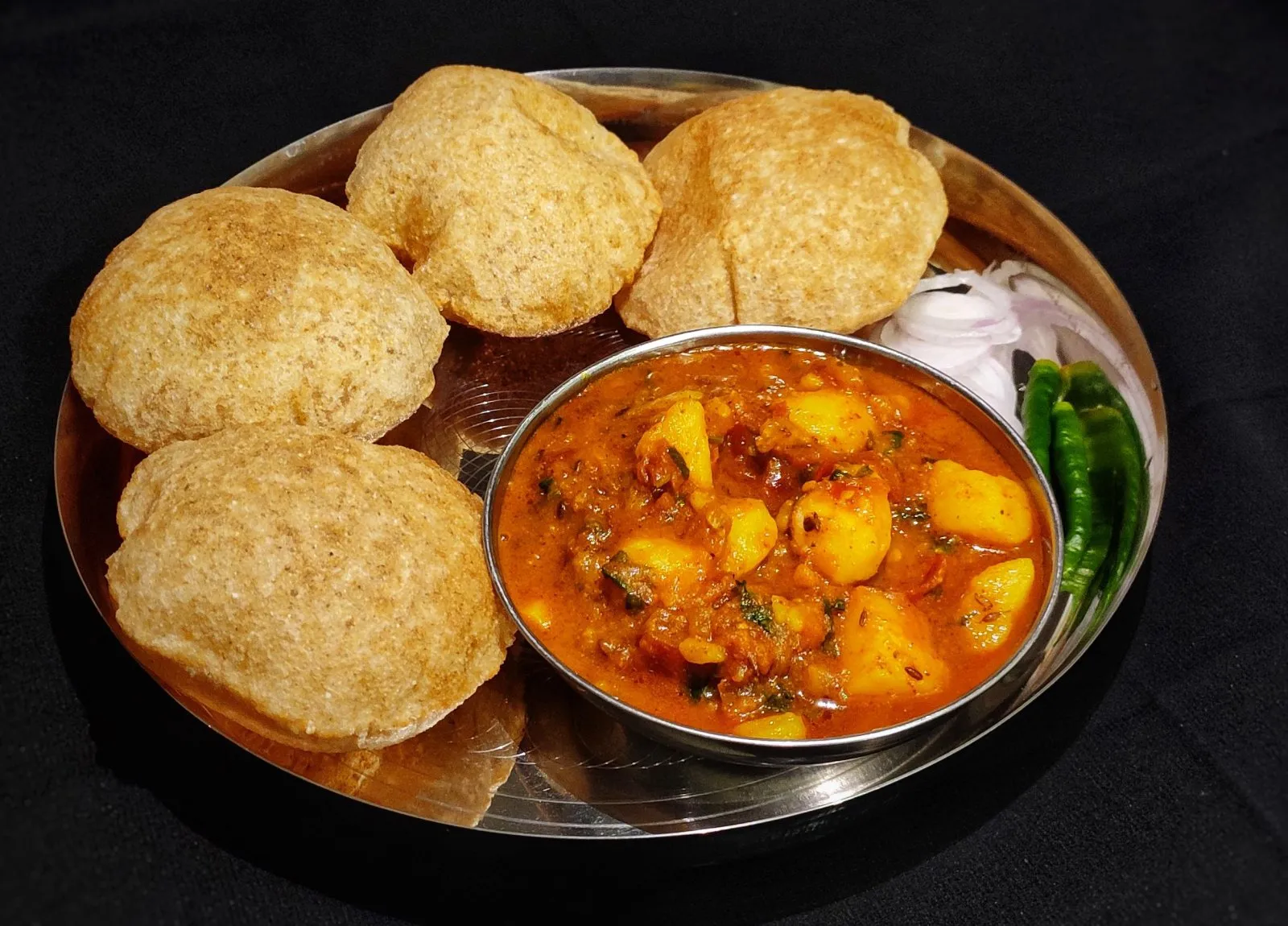 Poori (4) & Aloo Sabji